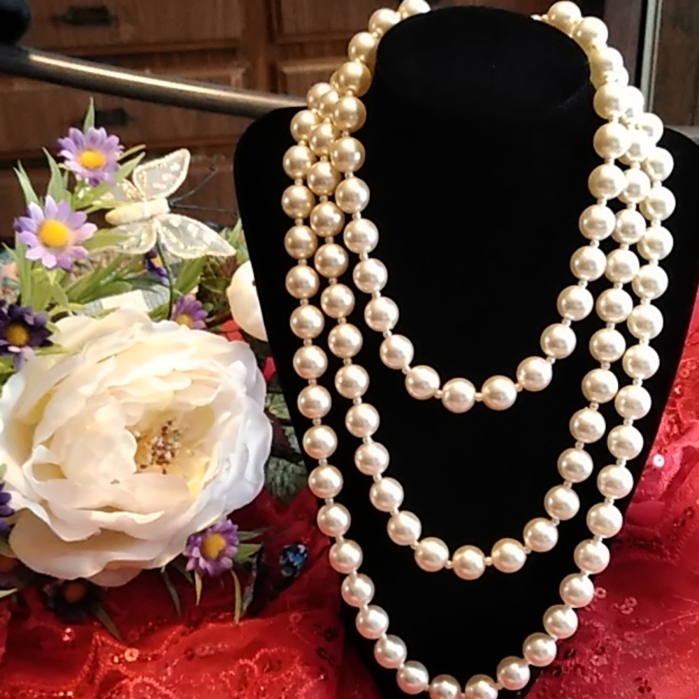 Pearl triple strand choker necklace